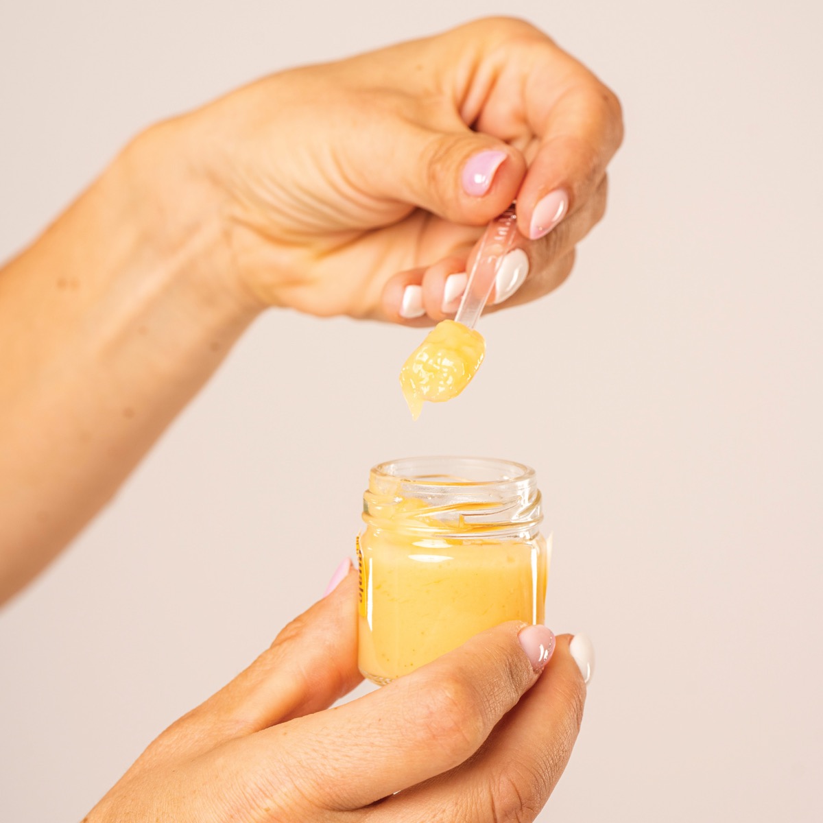 medexov sveži matični mleček v kozarčku brez dodanih konzervansov