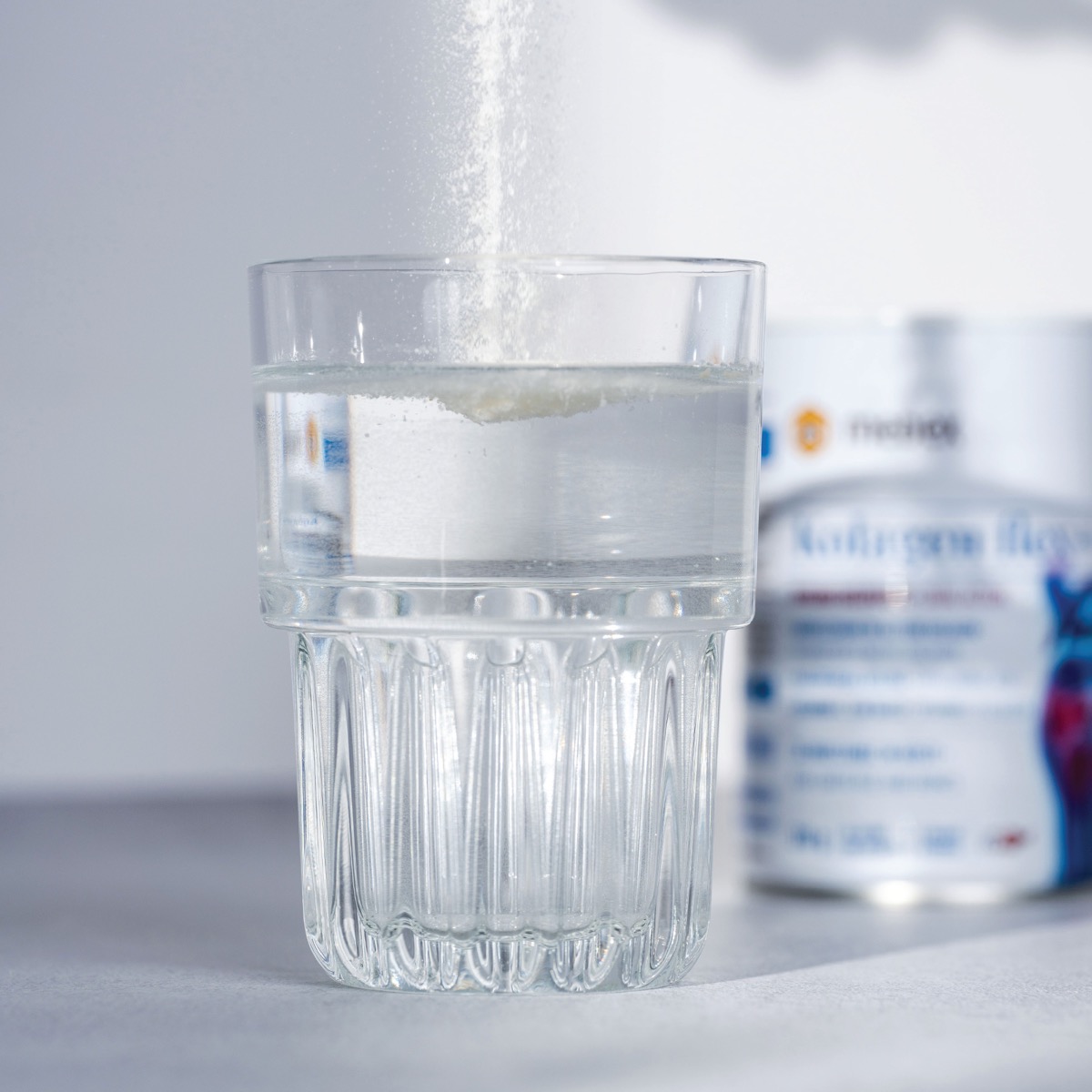 medexov prašek kolagen flex plus z dodanimi vitamini C, E in silicijem za hrustrance in kosti